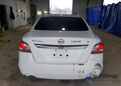 2015 Nissan Altima 2.5 S z USA, uszkodzony, nr VIN 1N4AL3AP5FN333966